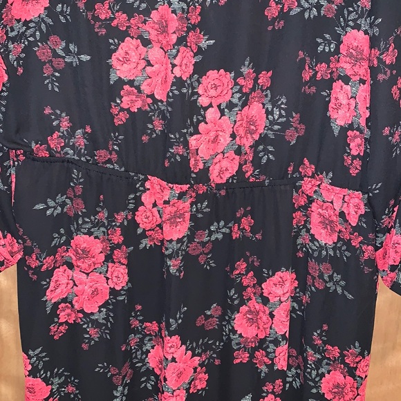 Torrid Hi-Lo Surplice top sz 3 - Picture 9 of 10